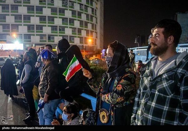 عکس ، دیوار نوشته میدان ولیعصر پس از بازی دیشب ایران و امریکا