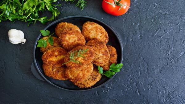 طرز تهیه کتلت مرغ با مرغ پخته طرز تهیه کتلت مرغ با مرغ پخته